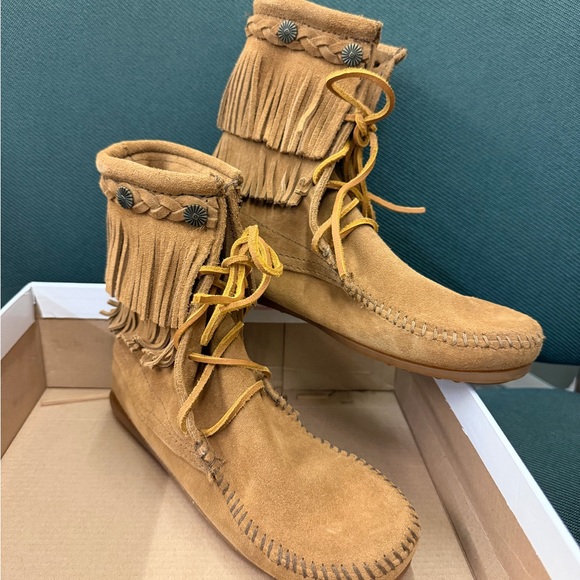 Minnetonka Tan Suede Ankle Boots with Fringe - Picture 2 of 6